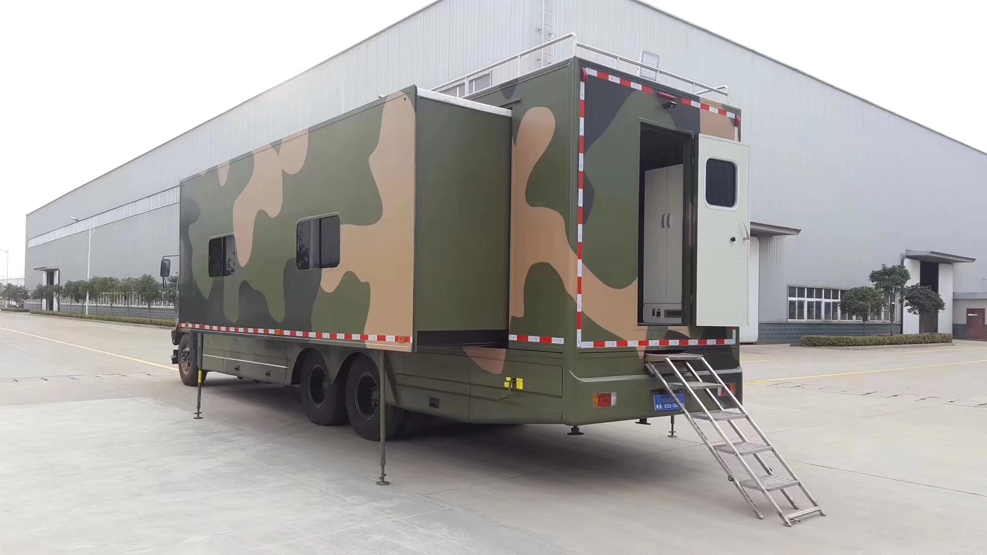 东风军用露营车 24 人