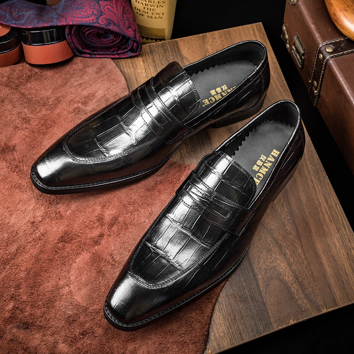 

2021 Top sale genuine leather pig skin fashion shoes for man, Black,coffee
