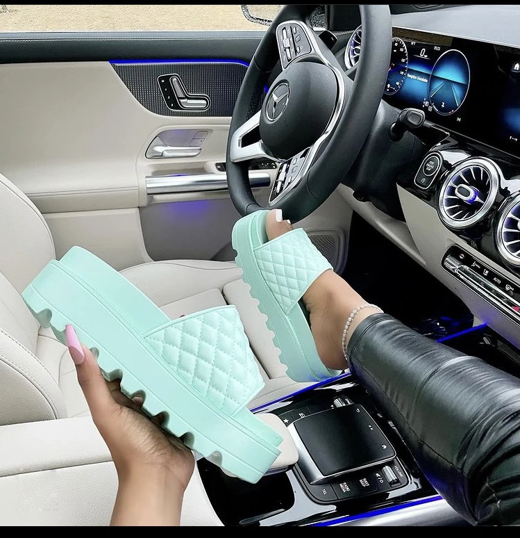 

Wholesale Fashion Women's Slippers Ladies Gold Chains Shoes Platform Slides Heels Designer Cute Flat Sandals, As picture show or customized