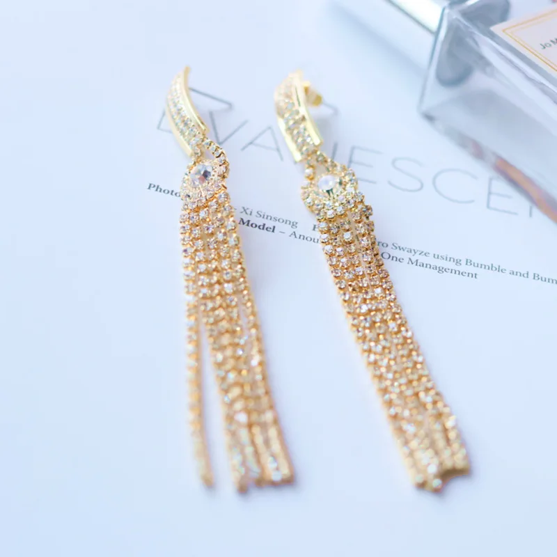 

2021 fashion trendy crystal long earing for women