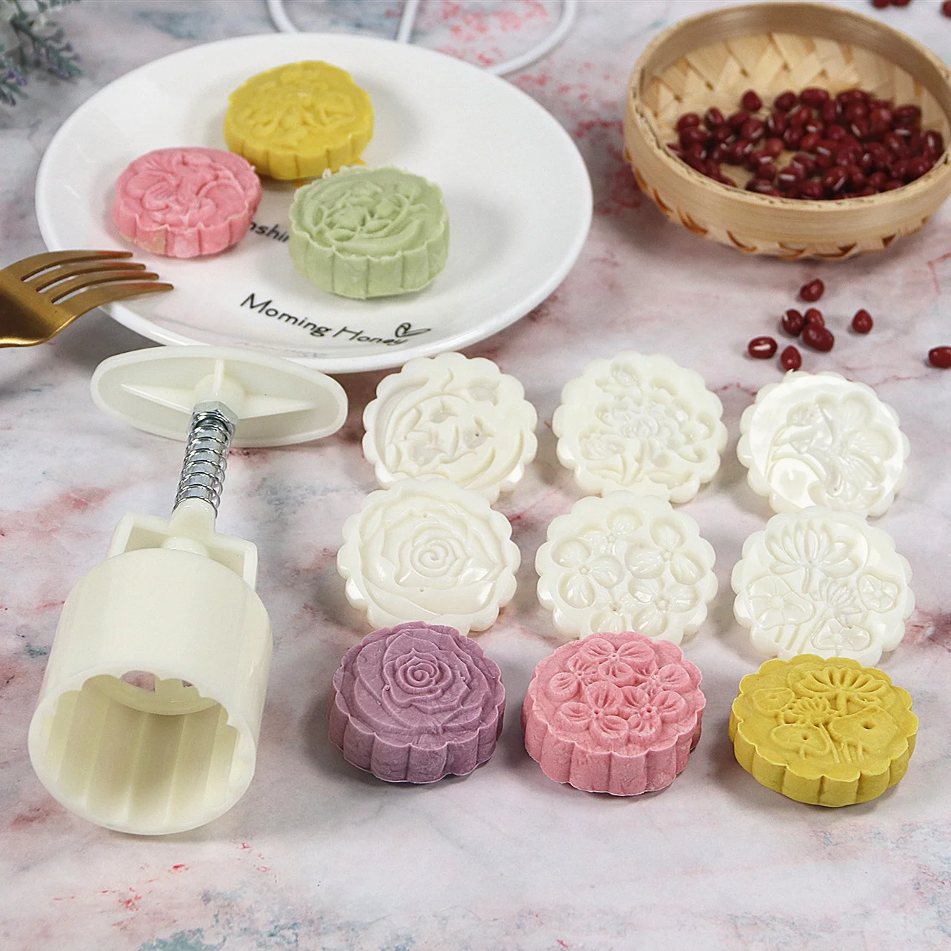 

2021 Mid-Autumn Festival Mooncake Multiple Pattern DIY Hand Press Moon Cake Decoration Mold Set Stamps Pastry Baking Tool, White