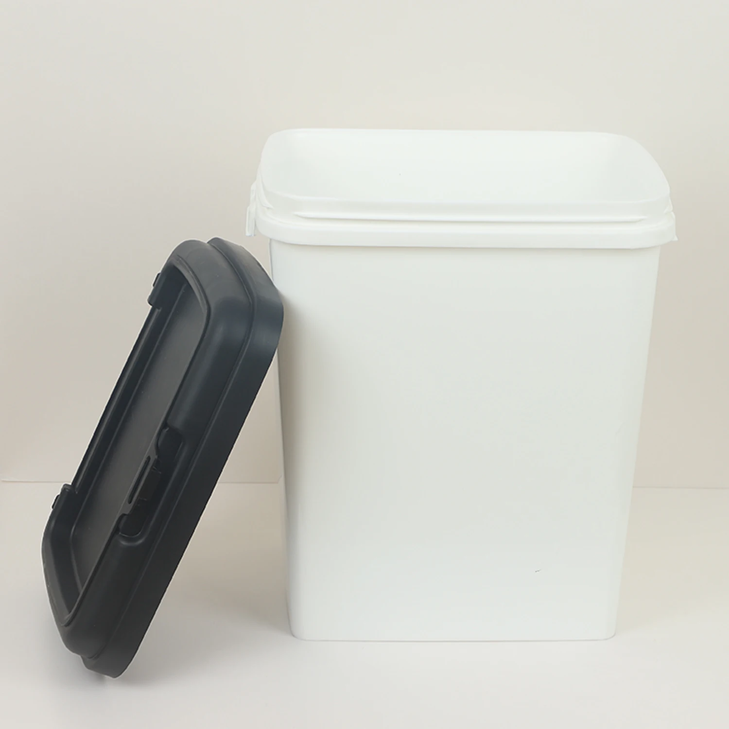 Pakeway 40 Liter 15kgs Airtight Pet Food Container,Plastic Dog Food