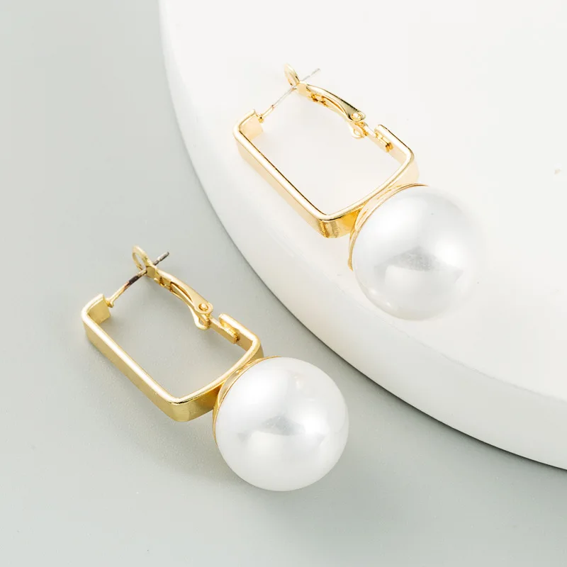 

Women's 18k Gold Plated Luxury Geometric Drop Earrings S925 Silver Needle hypoallergenic Trendy Elegant Pearl Earrings, As picture show
