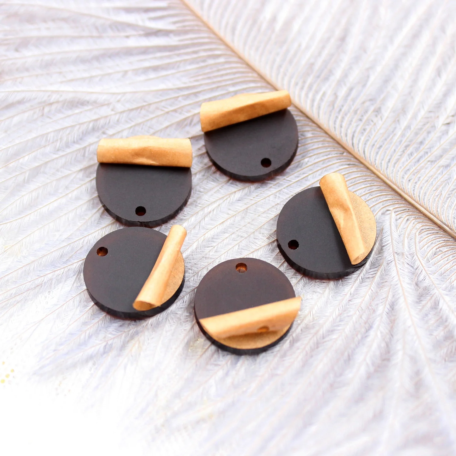 

AC1028- Assorted Circle With Hole Acrylic Glitter Round Jewelry Accessories