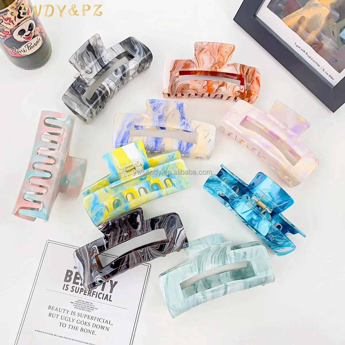 

Wholesale Korean fashion hair accessories geometric hollow 10cm large acrylic hair clips fashion hair claw clips women