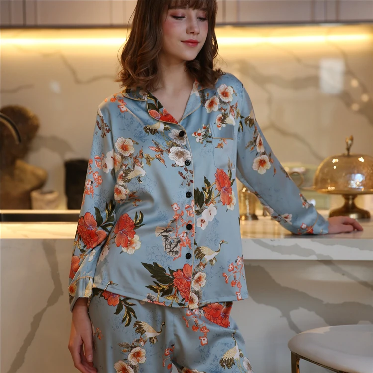 

Fashion turn-down collar printed polyester satin pajamas set women