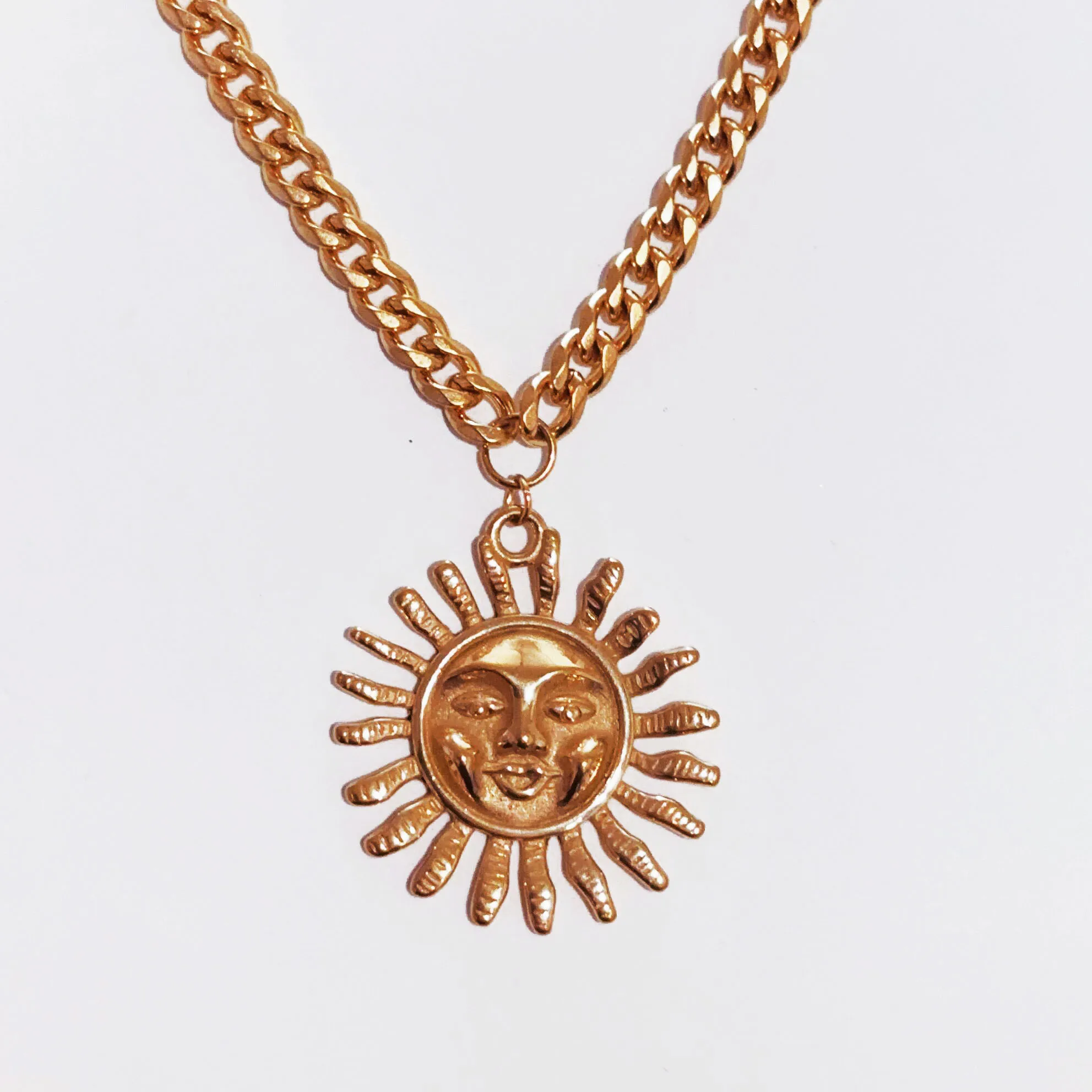 

Best Selling High Polished Big Sun Pendant Necklace Stainless Steel HipHops 18k Gold Smile Face Cuban Chain Smooth Sun Necklace