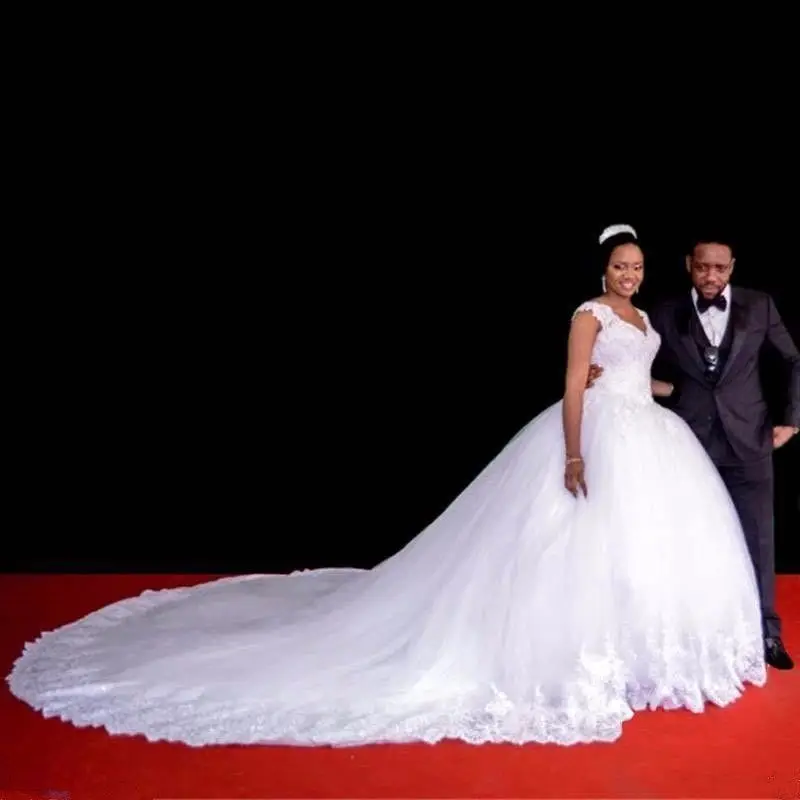 Guangzhou Auyan White Wedding Dress with Long Train Elegant African Style Decorated Flowers Lace Crystals for Bridal Ceremony