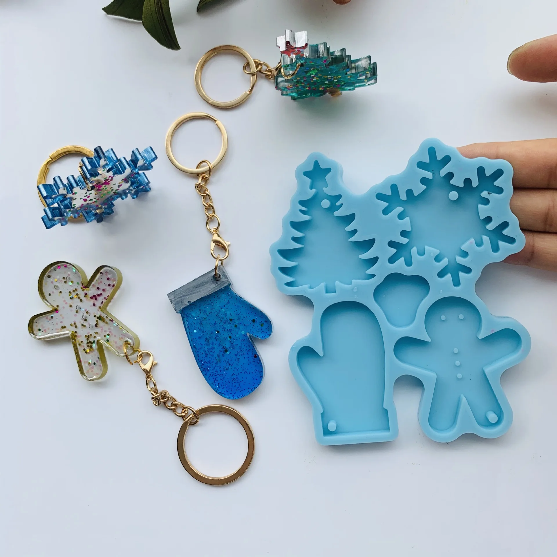 

DIY epoxy resin Christmas series gloves christmas tree keychain silicone moulds resin earrings jewelry silicone molds, Random