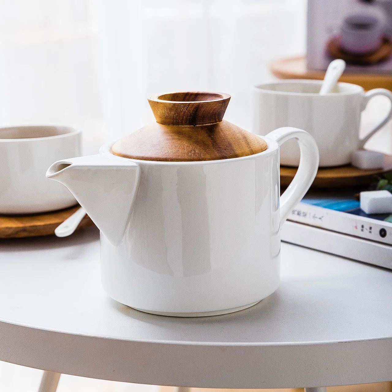 

MONAZONE Creative European Ceramic Teapot Small Luxury Bone China Coffee Cup Household Coffee Pot Set