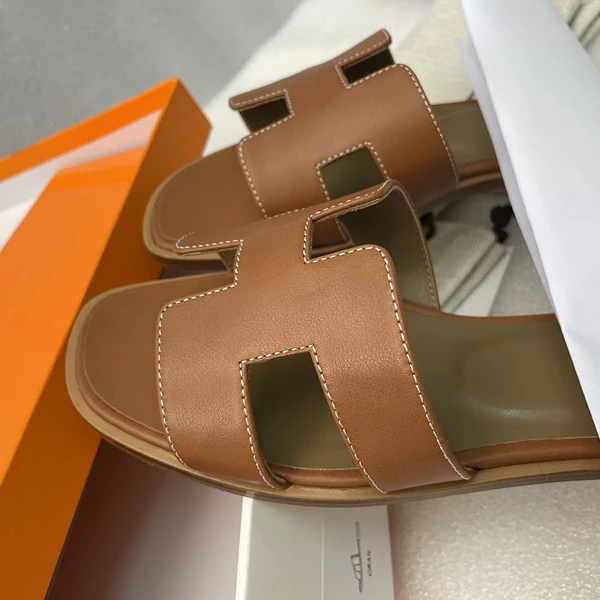 

2021 summer home slipper luxury slippers for women new design comfortable slipper, Brown black red white etc.