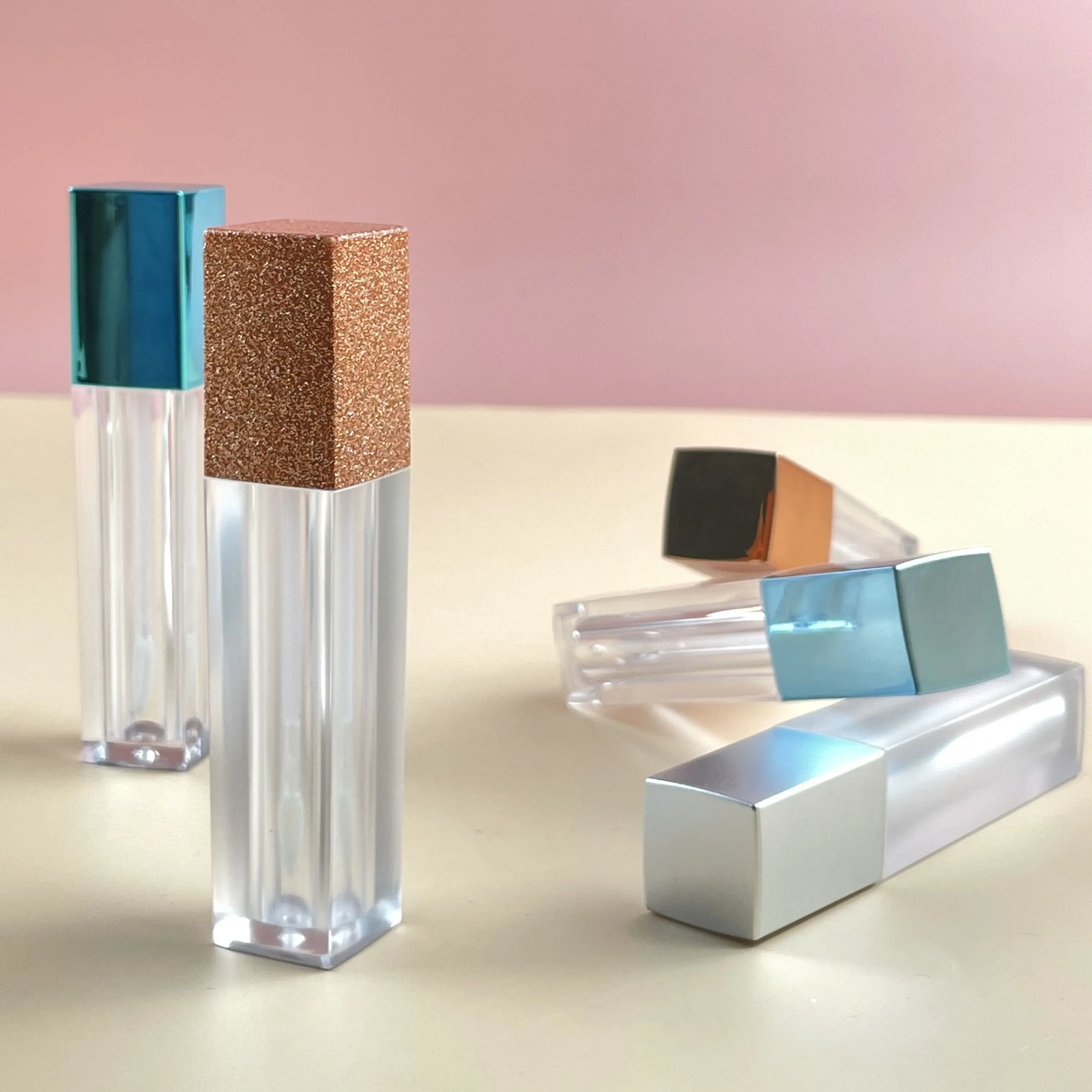 

Low MOQ vegan lipgloss customized lip gloss