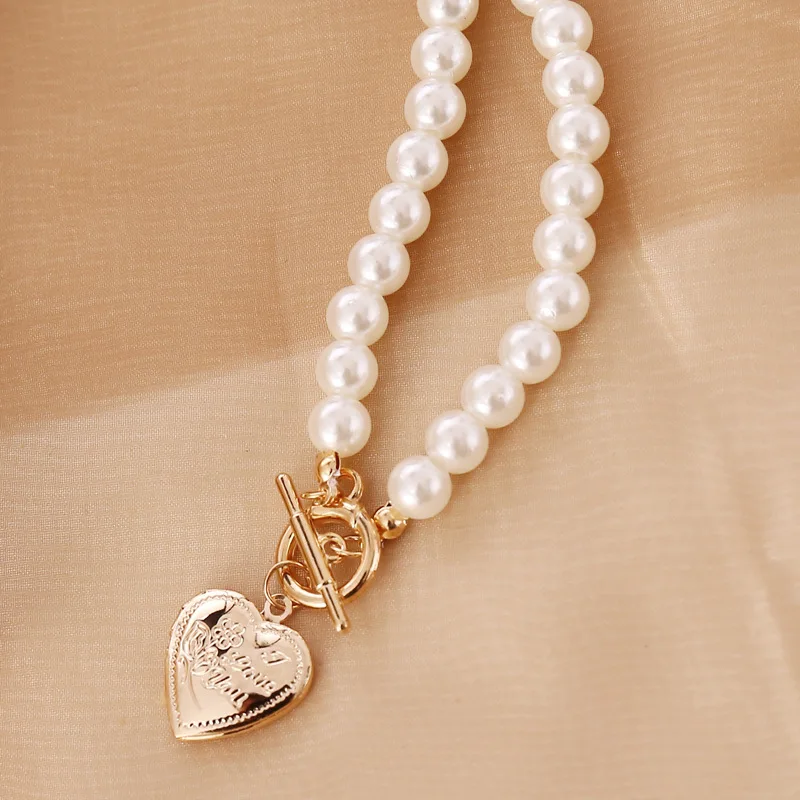 

HOVANCI 2020 Latest Natural Pearl Necklace Vintage Circle Clasp Heart Pendant Necklace For Women Girls, Gold color