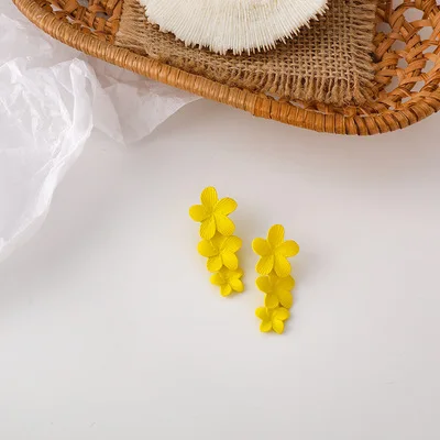 

Tixu ummer Hawaii beach resort yellow three-dimensional flower earrings small fresh long ladies earings, Rose gold