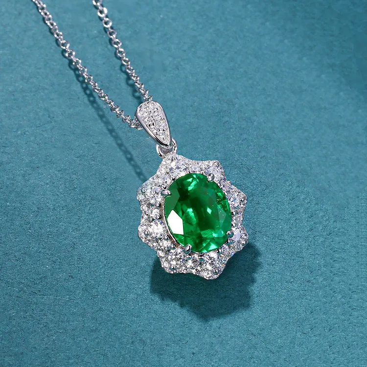 

Luxury zircon 2.4 ct created emerald 925 sterling silver pendant