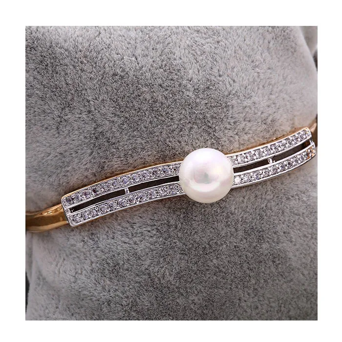 

50922 Xuping fashion simple design jewelry neutral plain 18k gold pearl bangle bracelet C230053