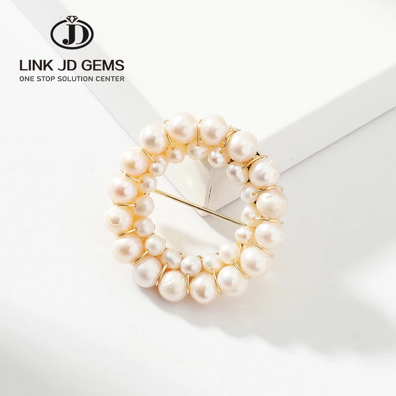 

New Natural Pearl Rhinestone Wreath Handmade Brooch for Women Baroque Trendy Elegant Circle Brooch Pins Party Wedding Gift