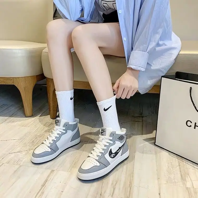 
2021 Famous China factory men and women sports shoes and brand sneakers 