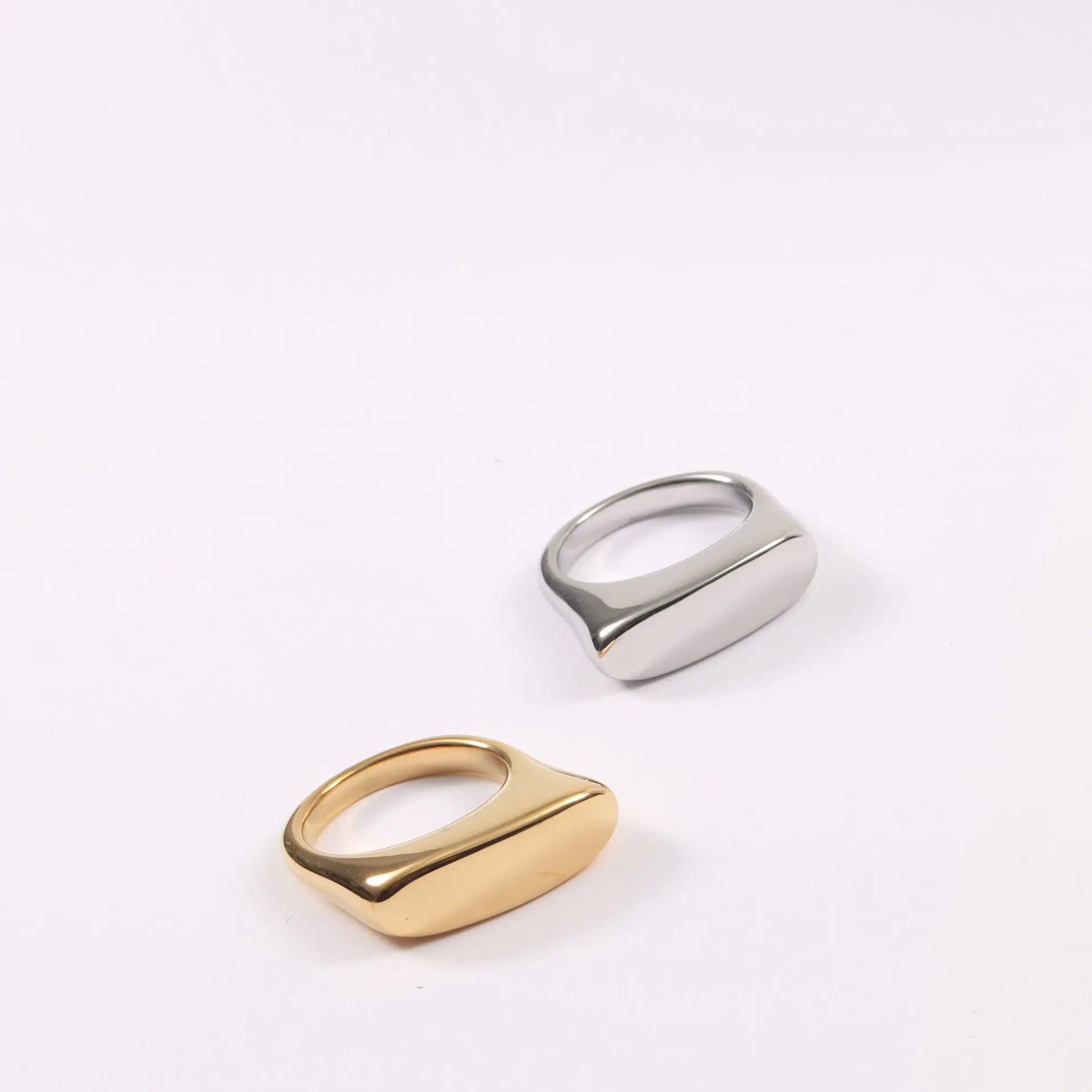 

High End 18K Plain Gold French Flair D Rings Stainless Steel Trendy Simple Gold Plated Jewelry Tarnish Free