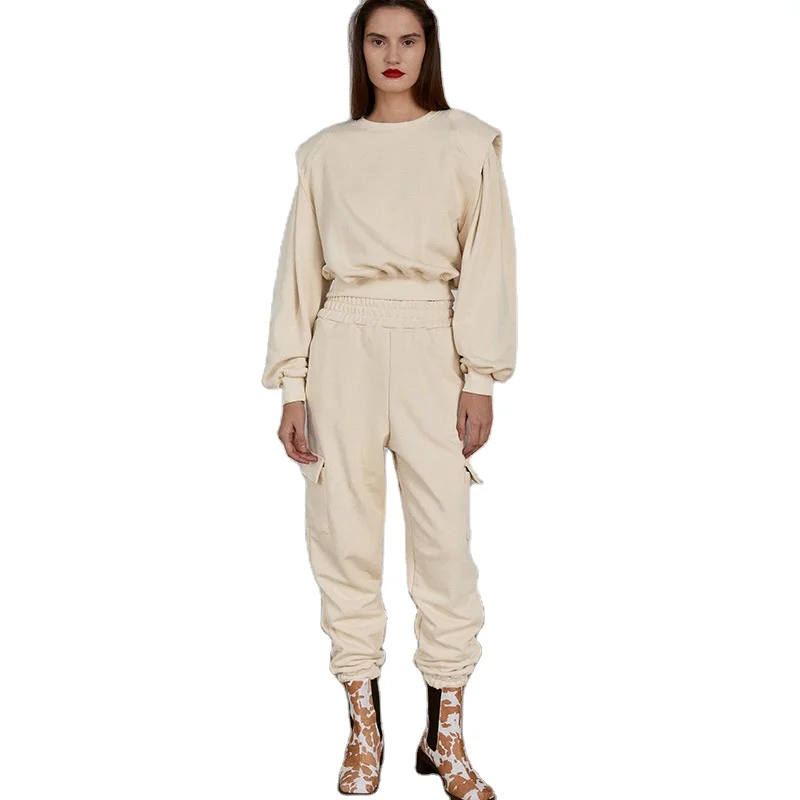 

2021 new arrival solid color shoulder padded cropped sweatshirt set women