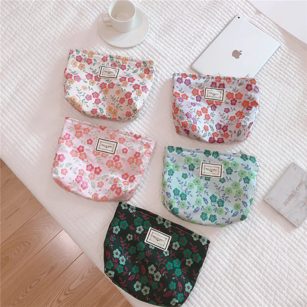 

Hot Selling Lady Elegant Vintage Floral Pattern Jacquard Weave Canvas Cosmetic Bag Travel Zipper Toiletry Makeup Pouch, Beige, pink, light purple, green, black