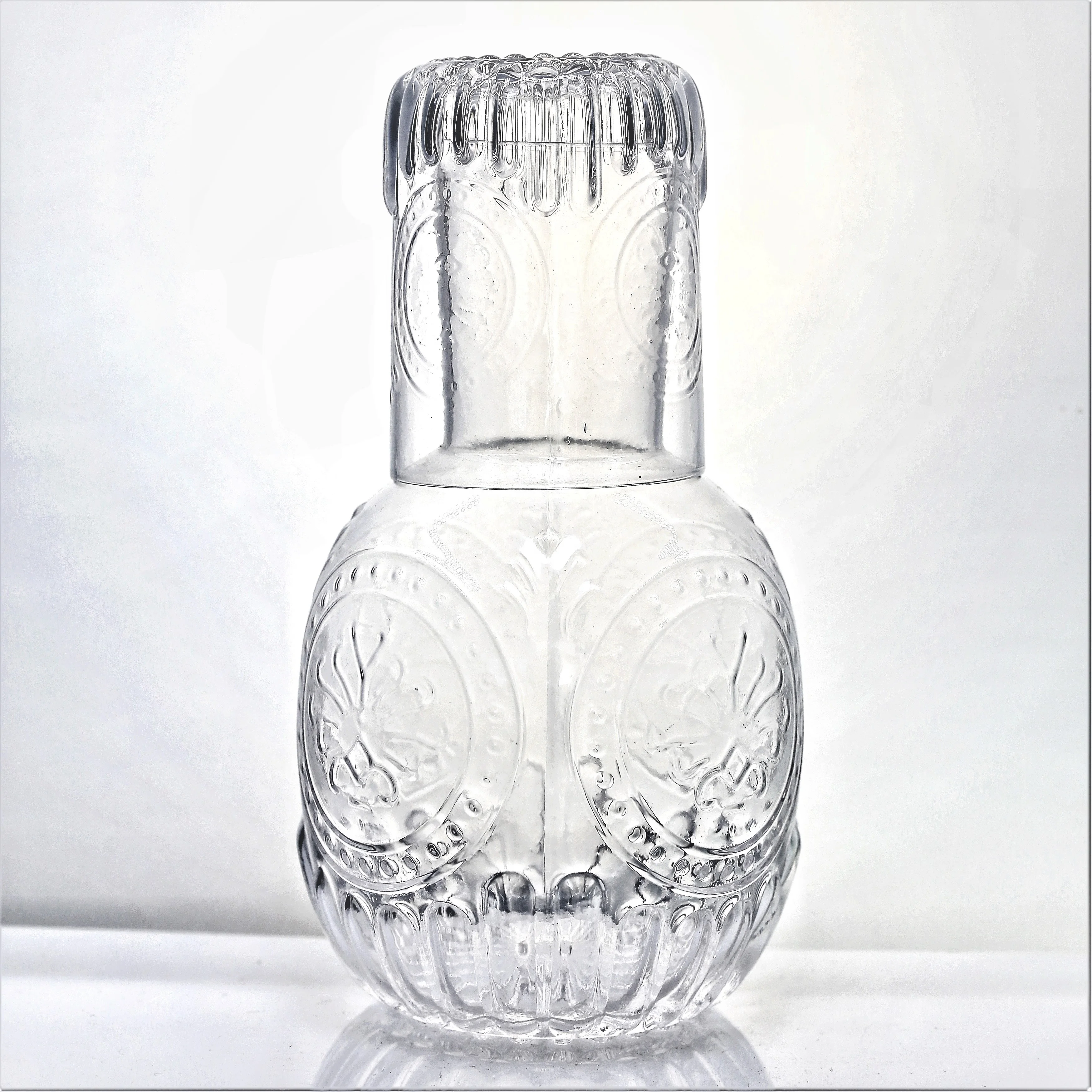 

wholesale hand blown 1000ml embossed transparent drinking glass bedside water carafe with lid