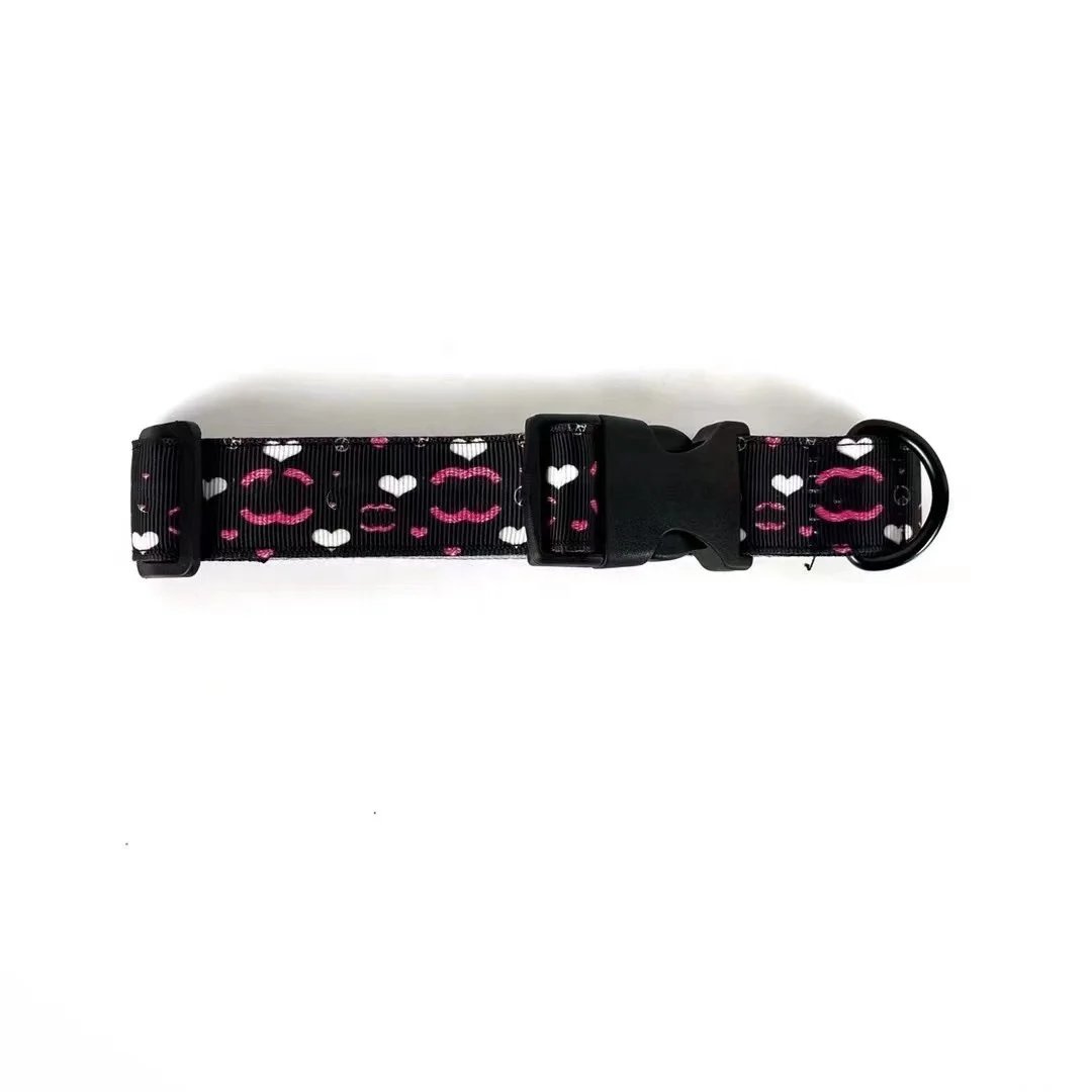 

New Design Luxury Brand LOGO Custom Cute Heart Joint Hot Pet Collar Traction Rope Set