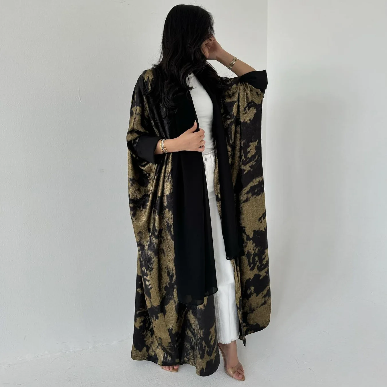 Wholesale Eid Dubai Elegant Modest Abaya Dress Autumn Winter Abaya Women Muslim Dress Gold Stamping Kaftan Open Abaya