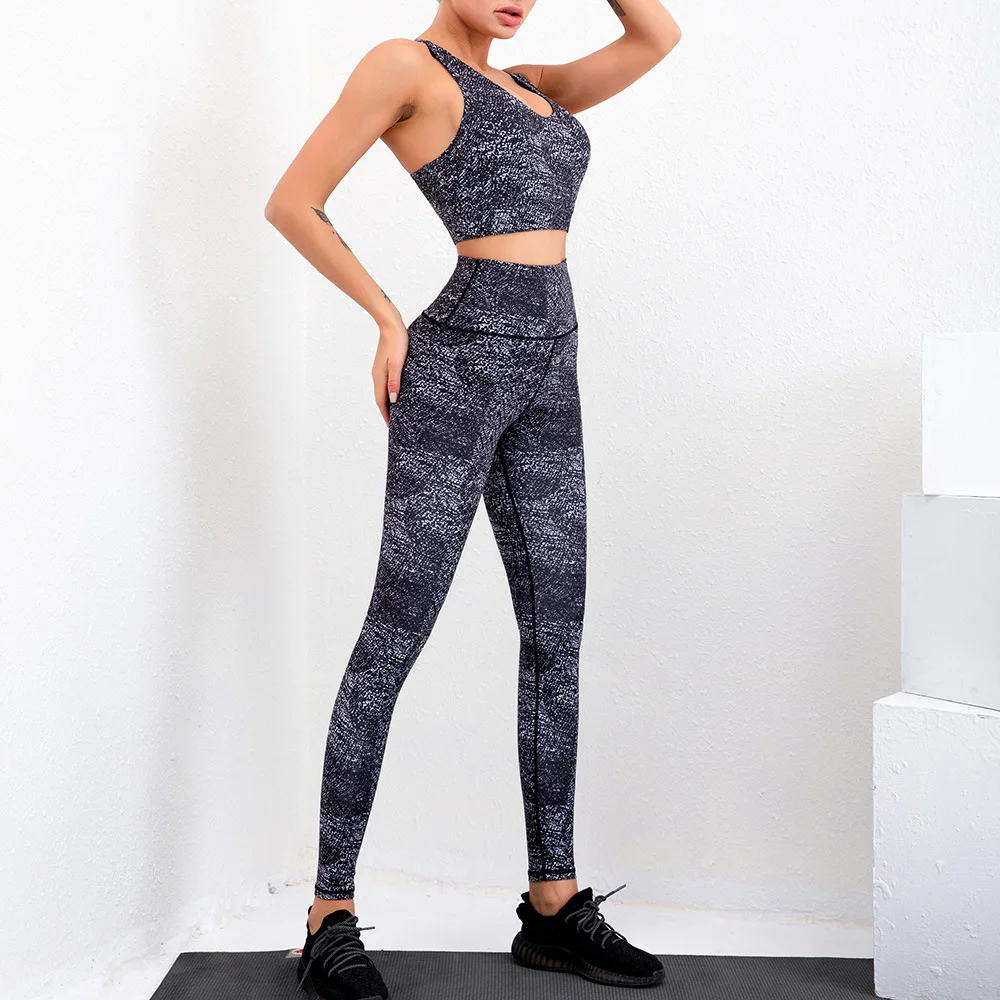 

The new five-point pants yoga clothing cross shockproof bra high waist pocket peach hip yoga clothing two-piece suit, Customized colors