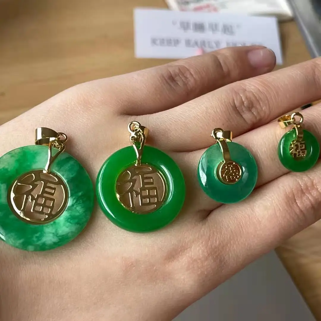 

Jialin Jewelry 2021 ins new Green agate jade buckle peace sigh pendant women blessing necklace circle pendant women charm