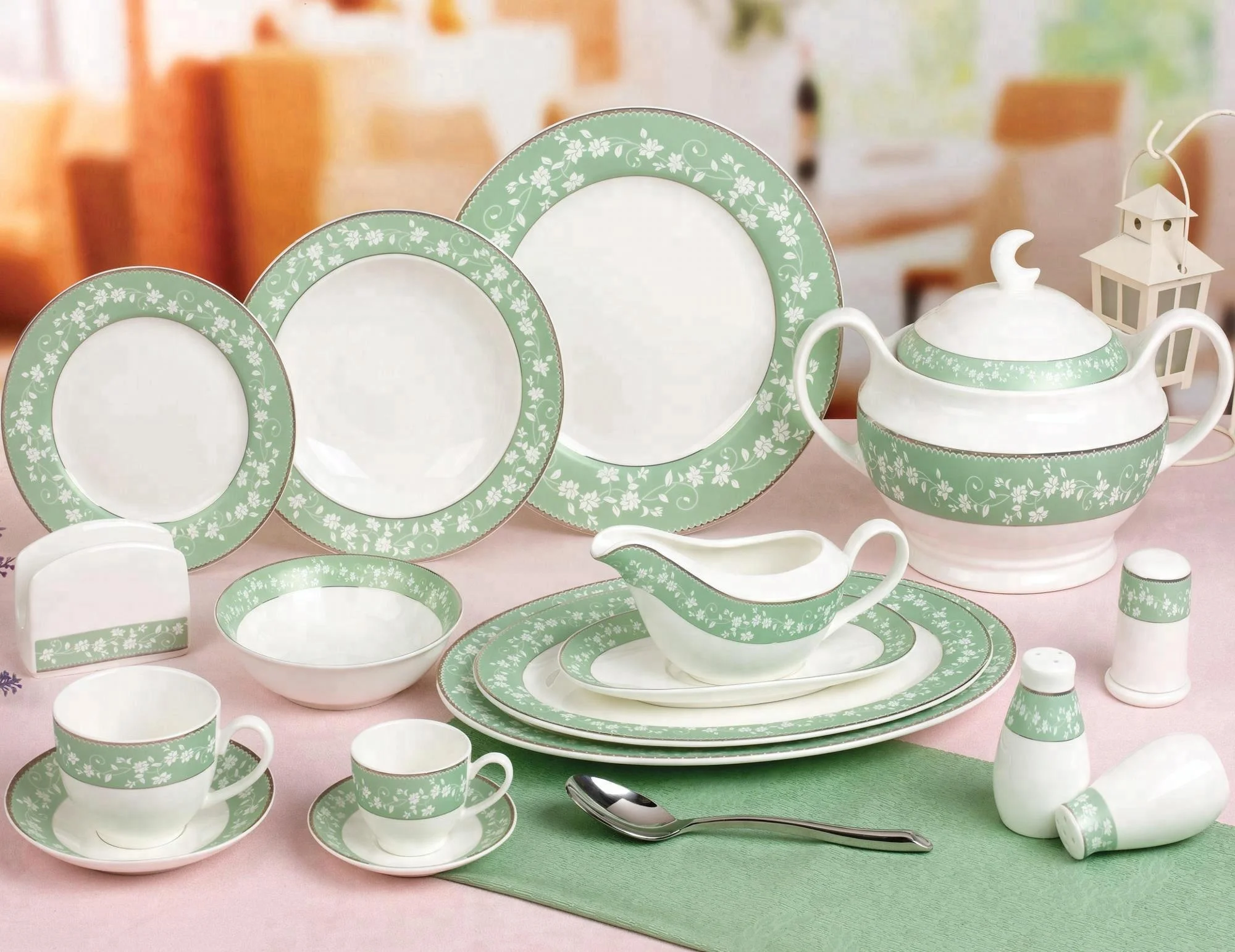 Wholesale cheap housewares 72pcs gold new bone china dinner set ceramic