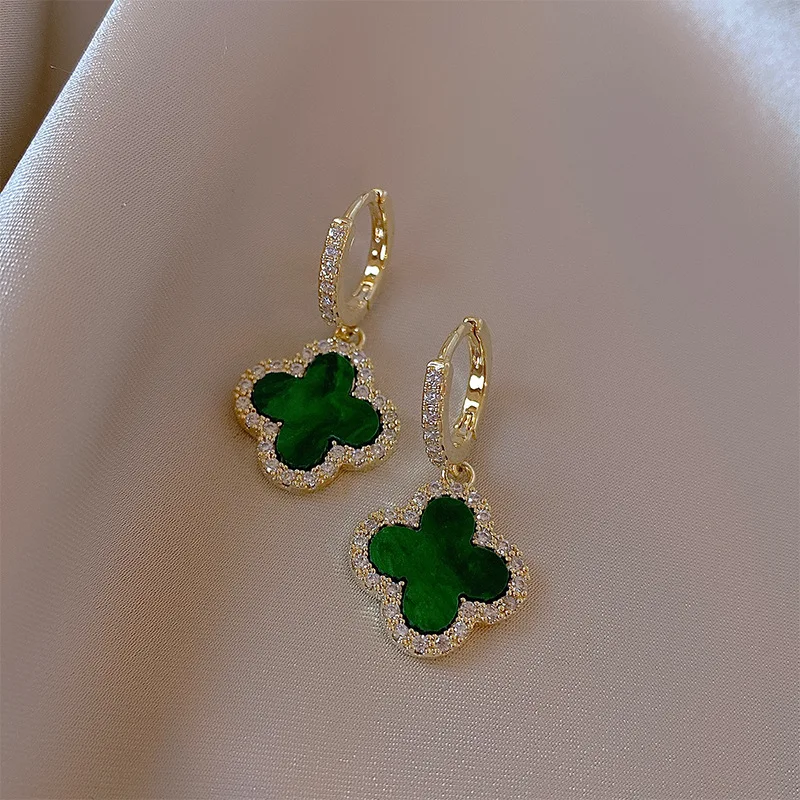 

2022 Four-leaf Clover Fashion Hoop Earrings Temperament 18 k Gold Earrings Women Classy Earrings