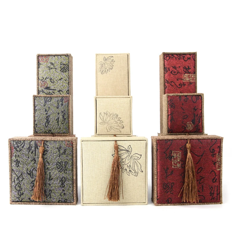 

Popular Linen Tassel Ring/Pendant/Bangle/Long Necklace Luxury Box Jewelry