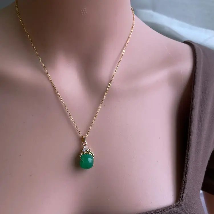 

Hot Sale Green Jadeite Transfer Bead Lucky Pendant with Chain Ladies Necklace