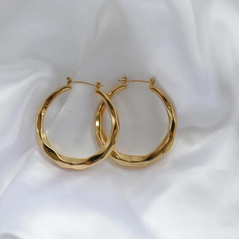 

2021 Trendy Earring 18K Gold Plated Hollow Geo Cut Hoop Earring Big Stainless Steel Earrings Wholesale 4CM