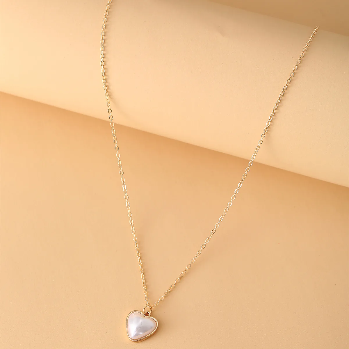 

2021 Fashion Creative Simple Retro Charming Minimalist Necklace Pearl Heart Pendant Alloy Clavicle Chain Necklace, As pic