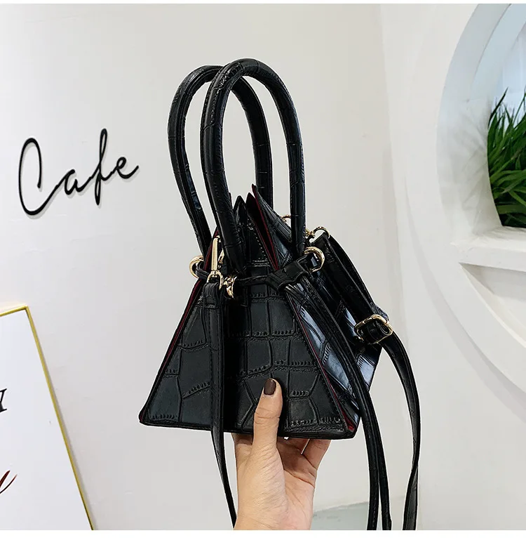 

2022 Designer Fashion Candy Color Triangle Cross Body Bags For Women Shoulder Messenger Bag Handbags