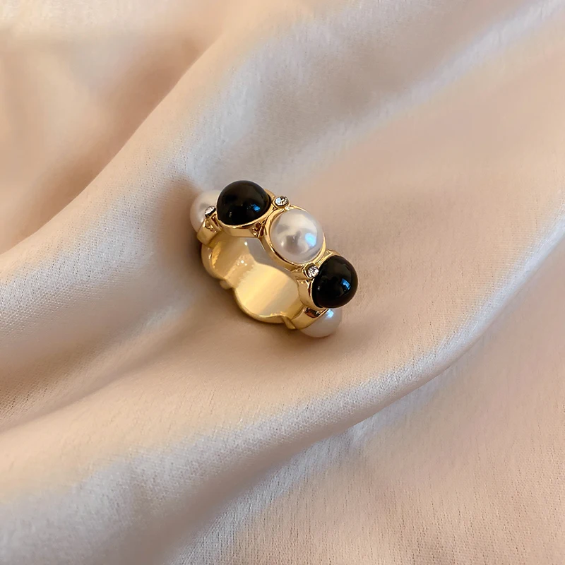 

fashion trendy black crystal pearl finger ring
