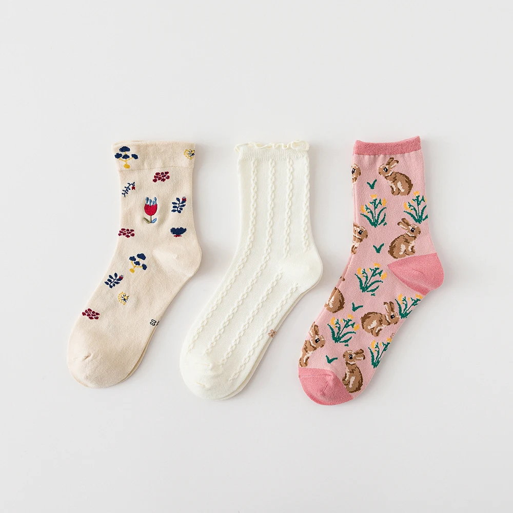 

Caramella 2021 new custom Woman fashion rabbit pink embroidered Cotton Crew Socks Ins socks 3pairs