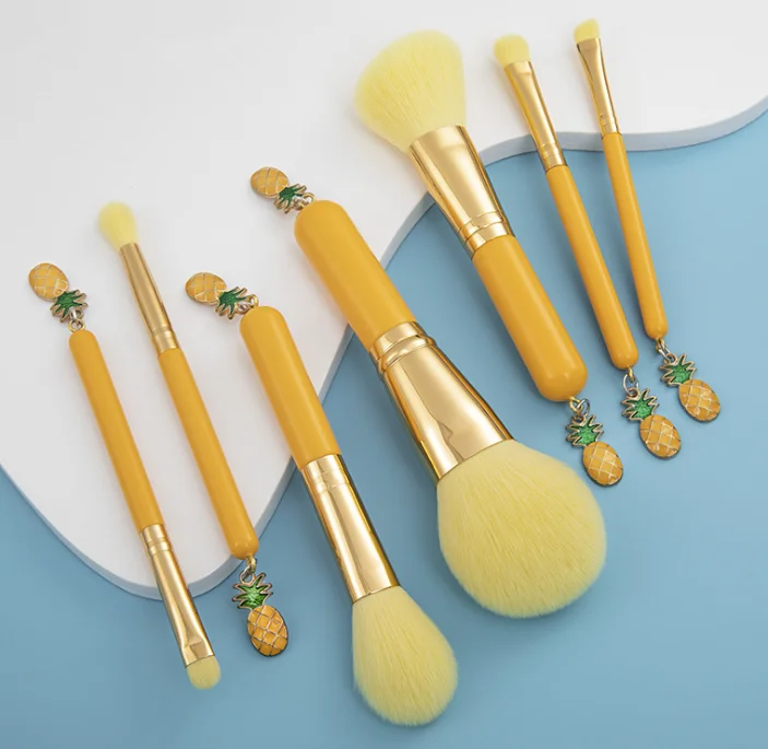 

Special Design Soft Hair China Supplier Christmas Pineapple Yellow Makeup Brushes, Customized color