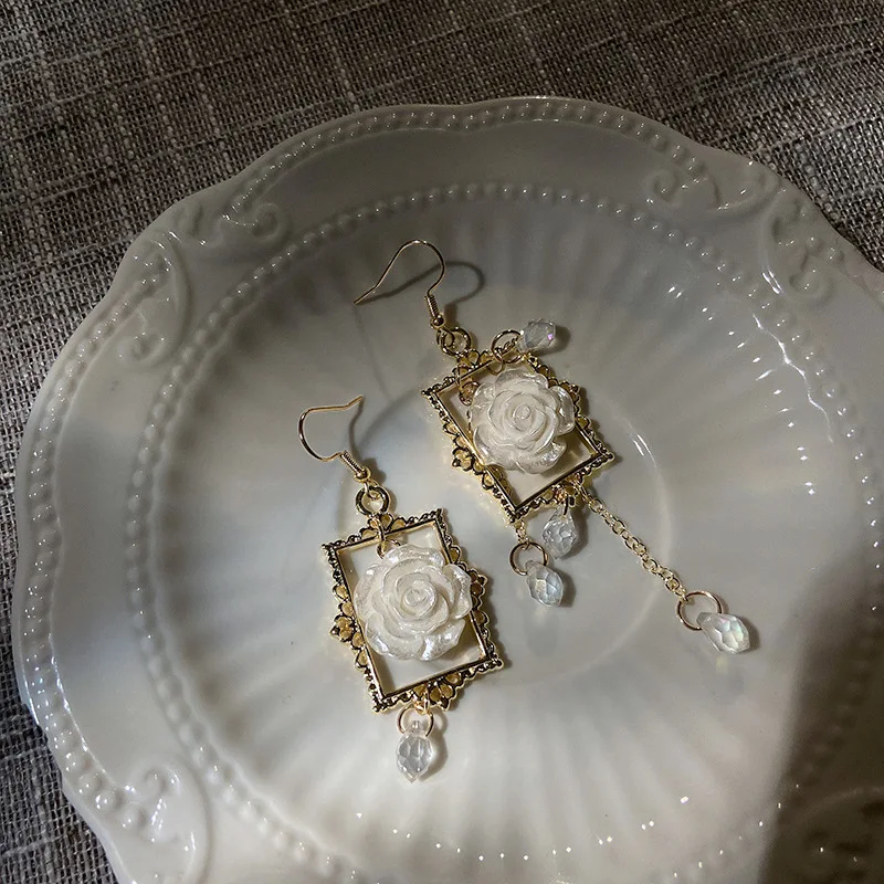 

2021 trendy white flower earrings european pendant ornaments
