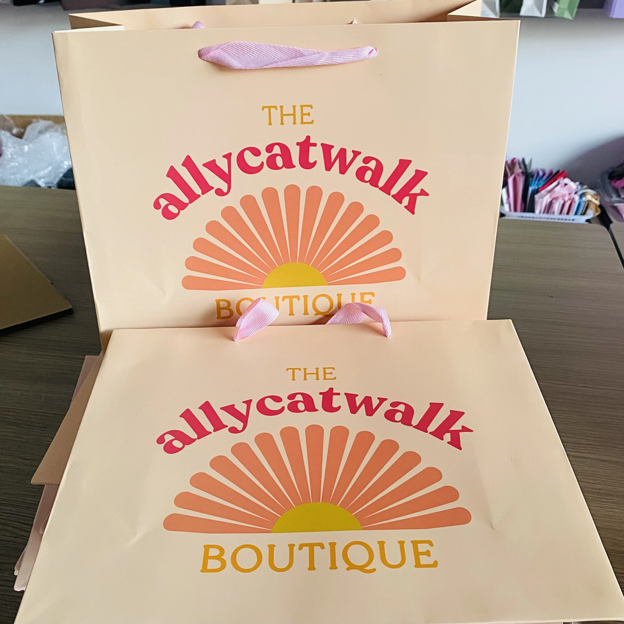 Customized Print Luxury Gift Paper Shopping Bag Packaging Wholesale Paper Bags with Your Own logo for Clothing Small Business