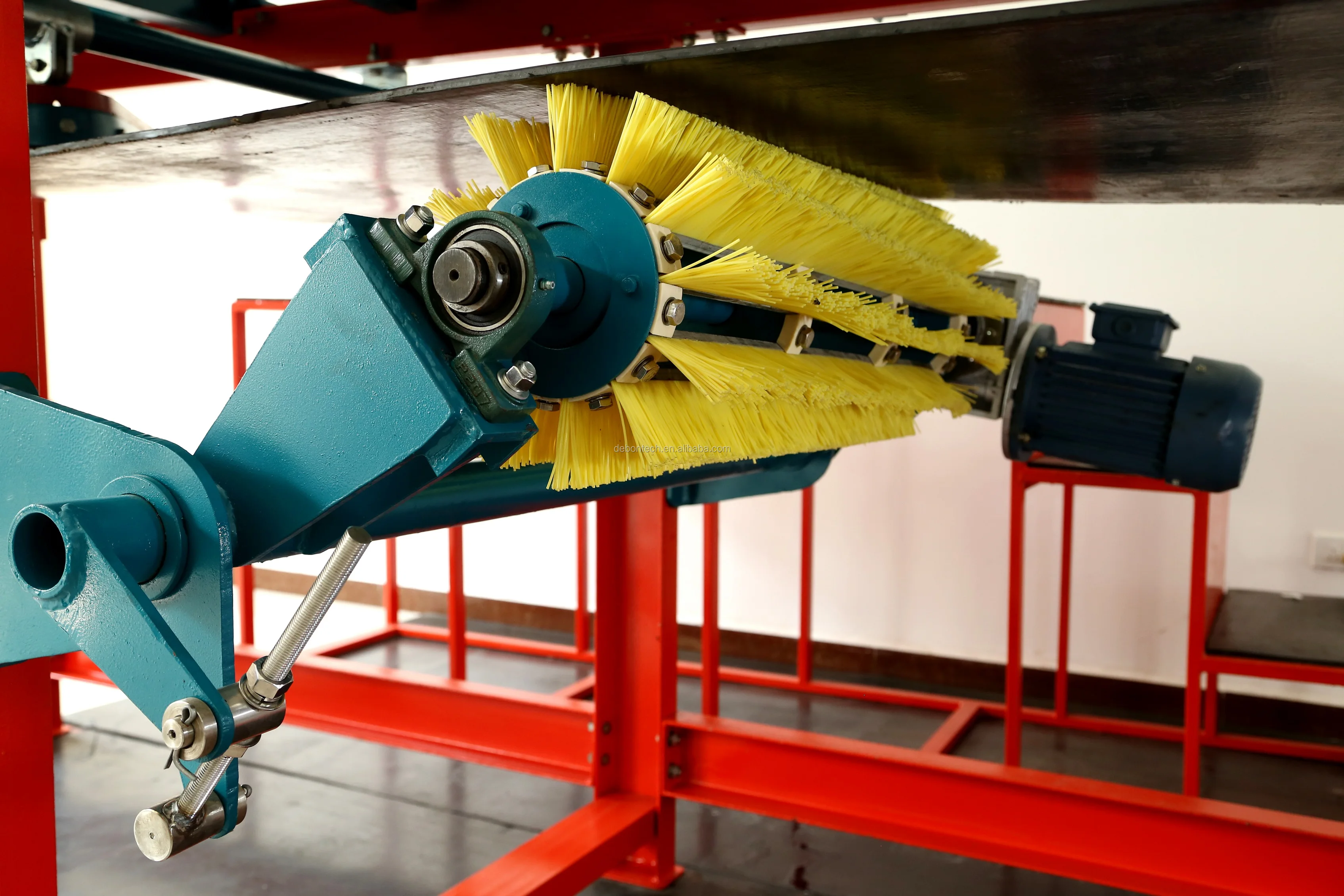 Conveyor Motorized Brush Belt Cleaning Nylon Roller Brush Conveyor