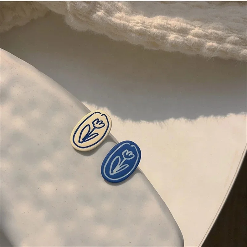 

New French S925 Fashion Geometric Asymmetry Oval Flower Earring Tulip Pattern Small Stud Earrings for Women Daily Jewelry Gifts, Gold and silver