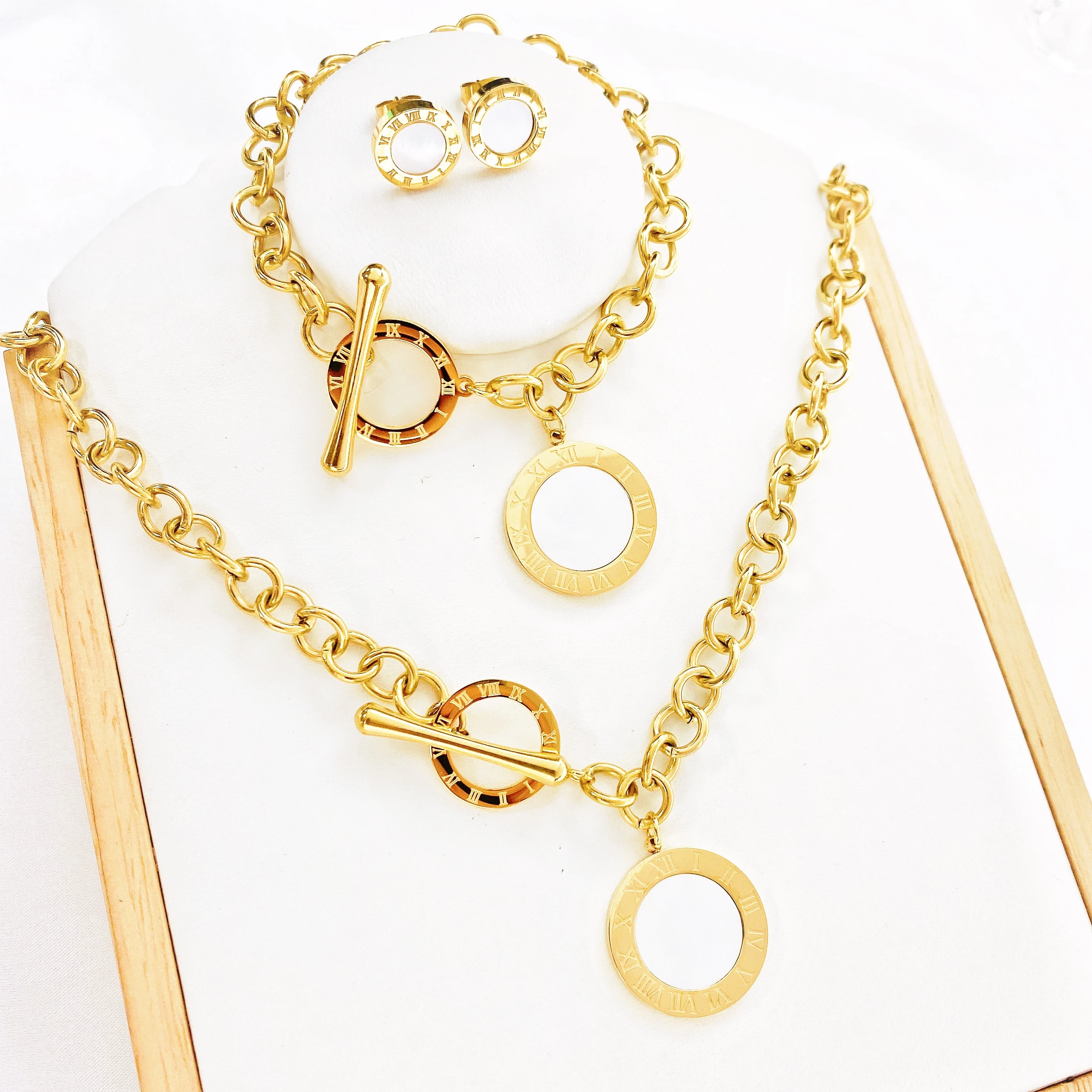 

Lady Jewelry Love Round Circles Shell Long Necklaces For Women Fashion Jewelry Roman Numerals Pendant Necklace Collar Wholesale