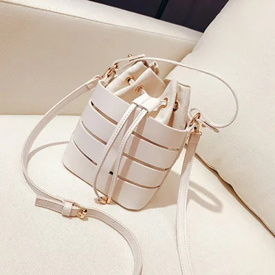 

New Tide Solid Color Hollow PU Material Small Fairy Bag Portable Bucket Bag Casual Wild Siage Striped Wooden Clip Bags for Women, As picture