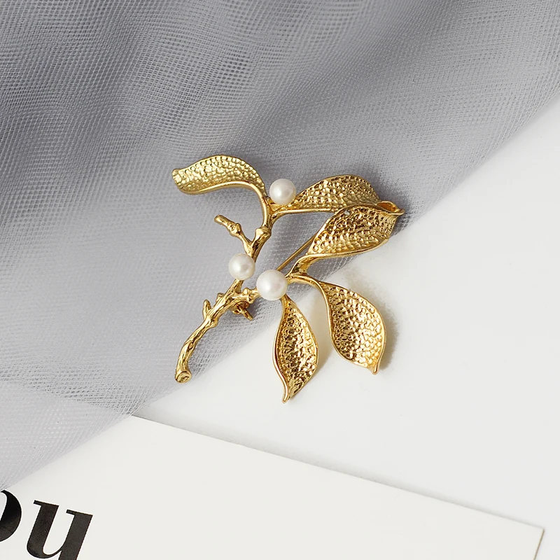 

t912327 In Stock Dropshipping Christmas Gift Pearl Gold Plated Plant Wedding Customise Fashion Brooches Women Jewelry