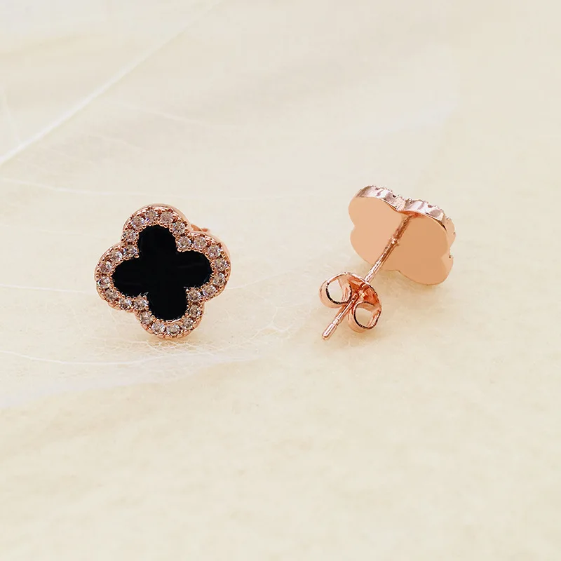 

Black Clover Van Cleef Zircon Anti Allergy Earrings