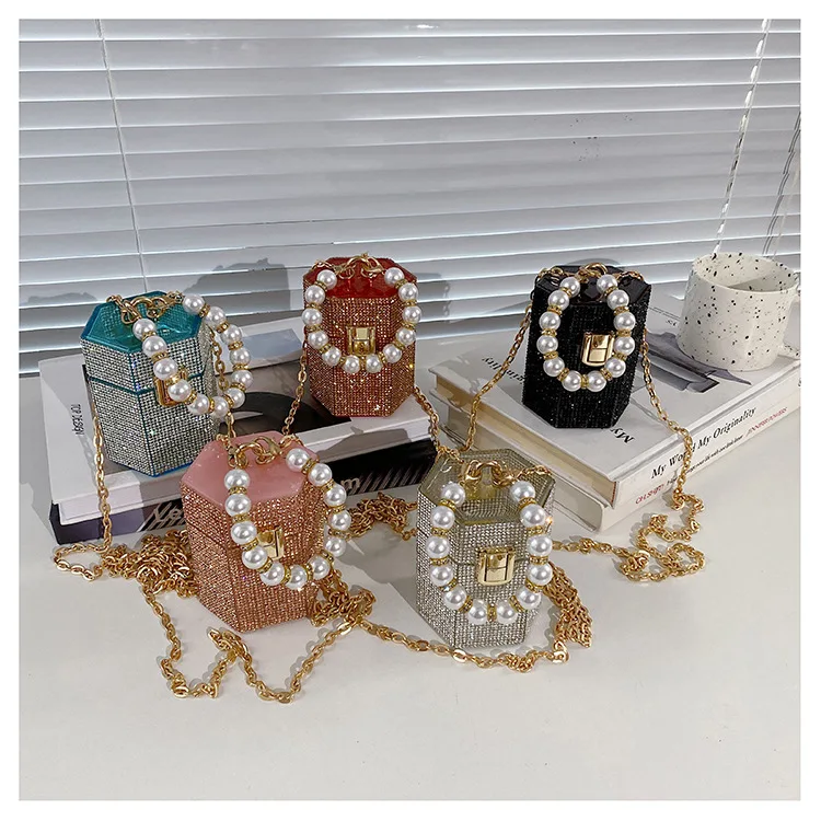 

Crystal Girl Purses Fashion Bling Clutch Bags for Ladies Pearl Chain Shoulder Women Rhinestone Purse and Handbags