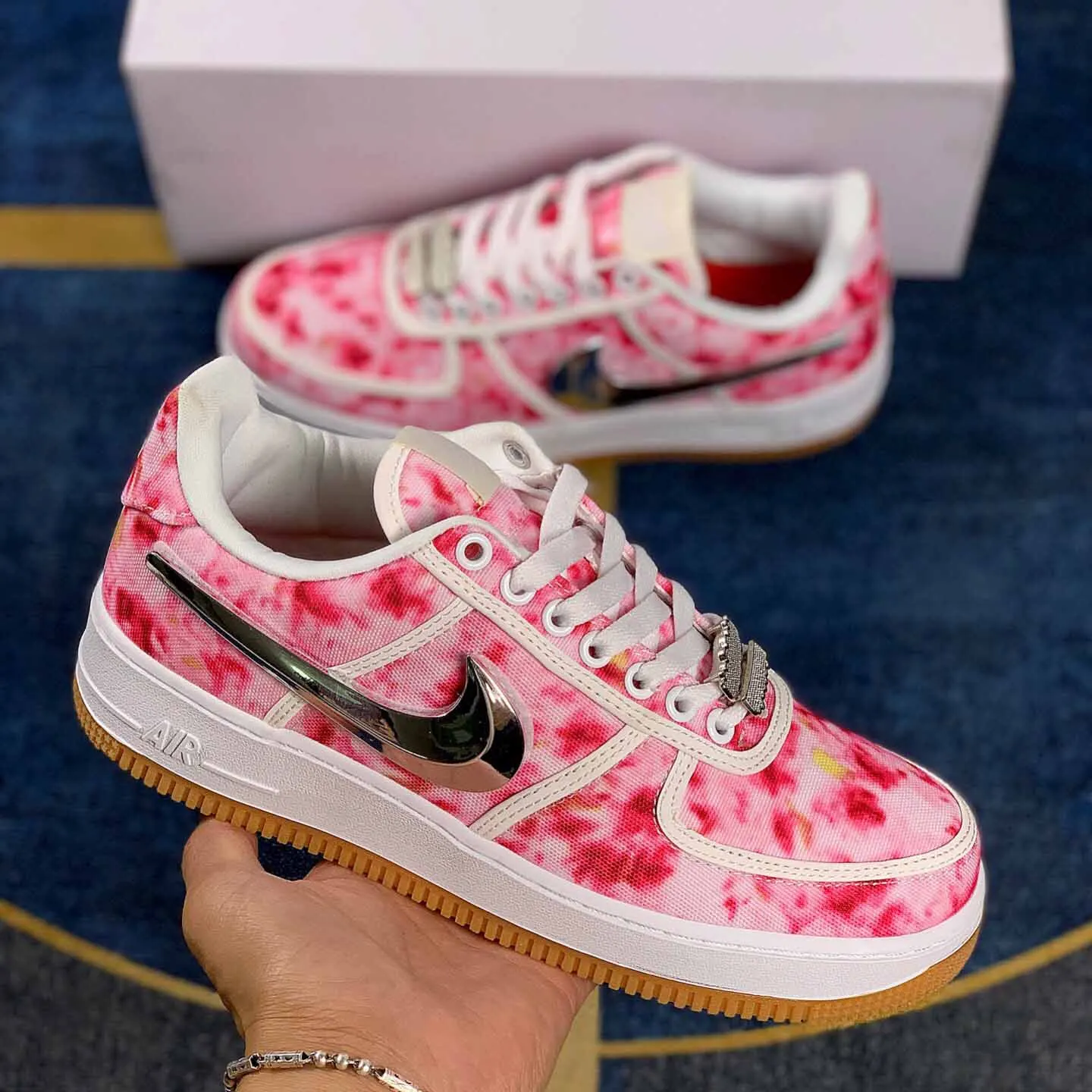 

LIKE Air Forc 1 Low Travis Scott